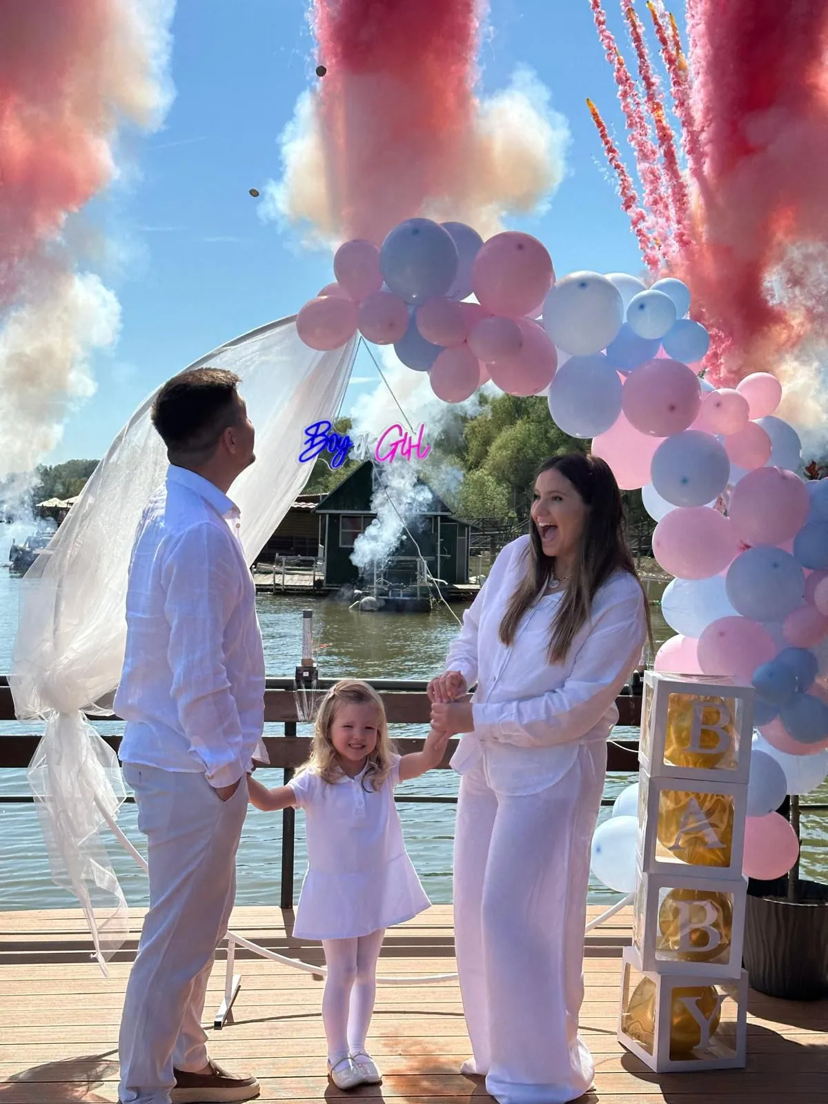 Gender reveal party na splavu Flotador